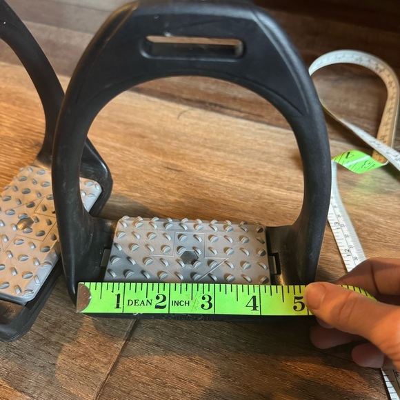 Compositi Wide Track Stirrups - Picture 6 of 9